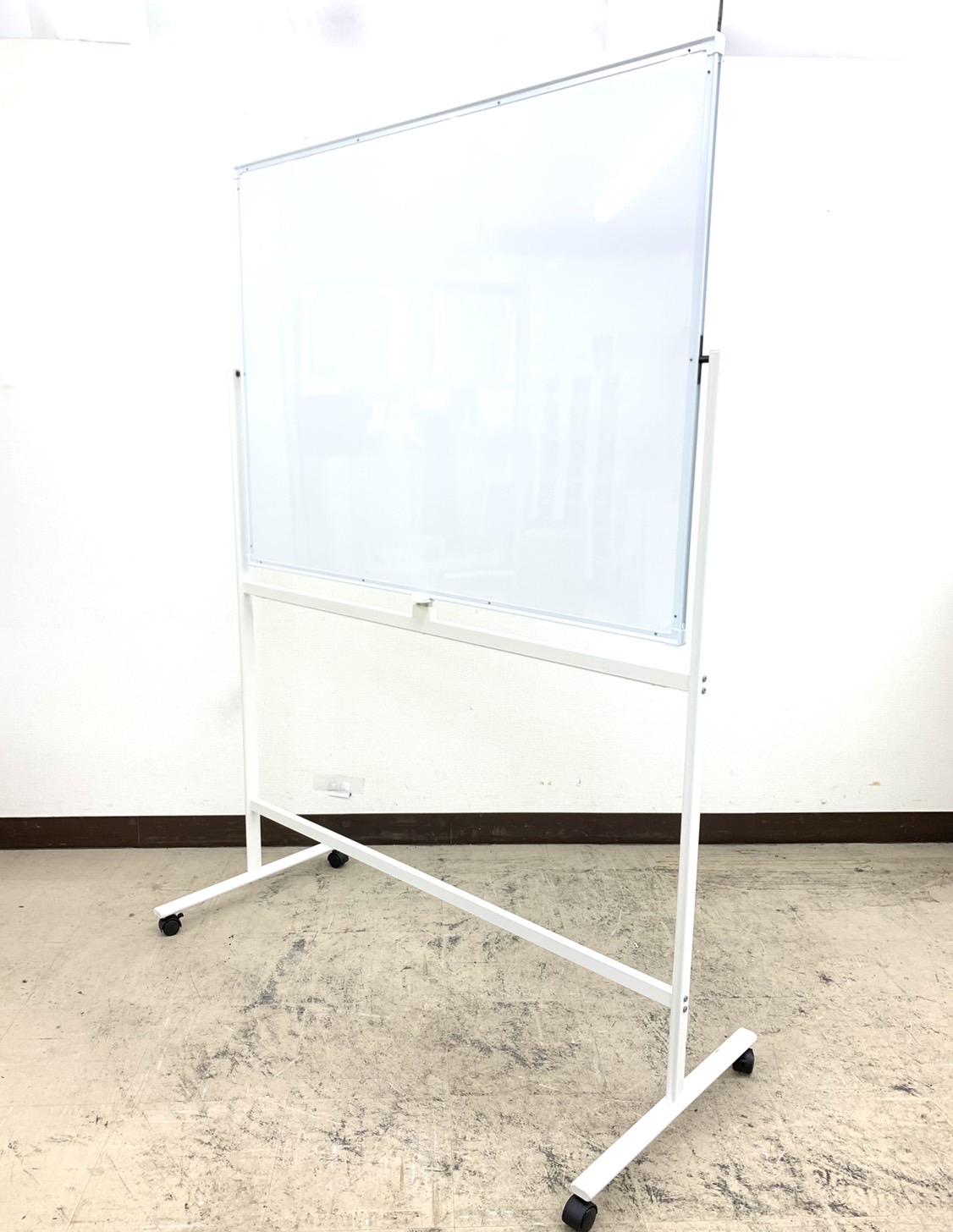 【2台入荷】板面つるっと状態良好！キャスター付きホワイトボードオフィス定番必須アイテム※両面仕様【RP】
                        その他シリーズ
                                    中古
            