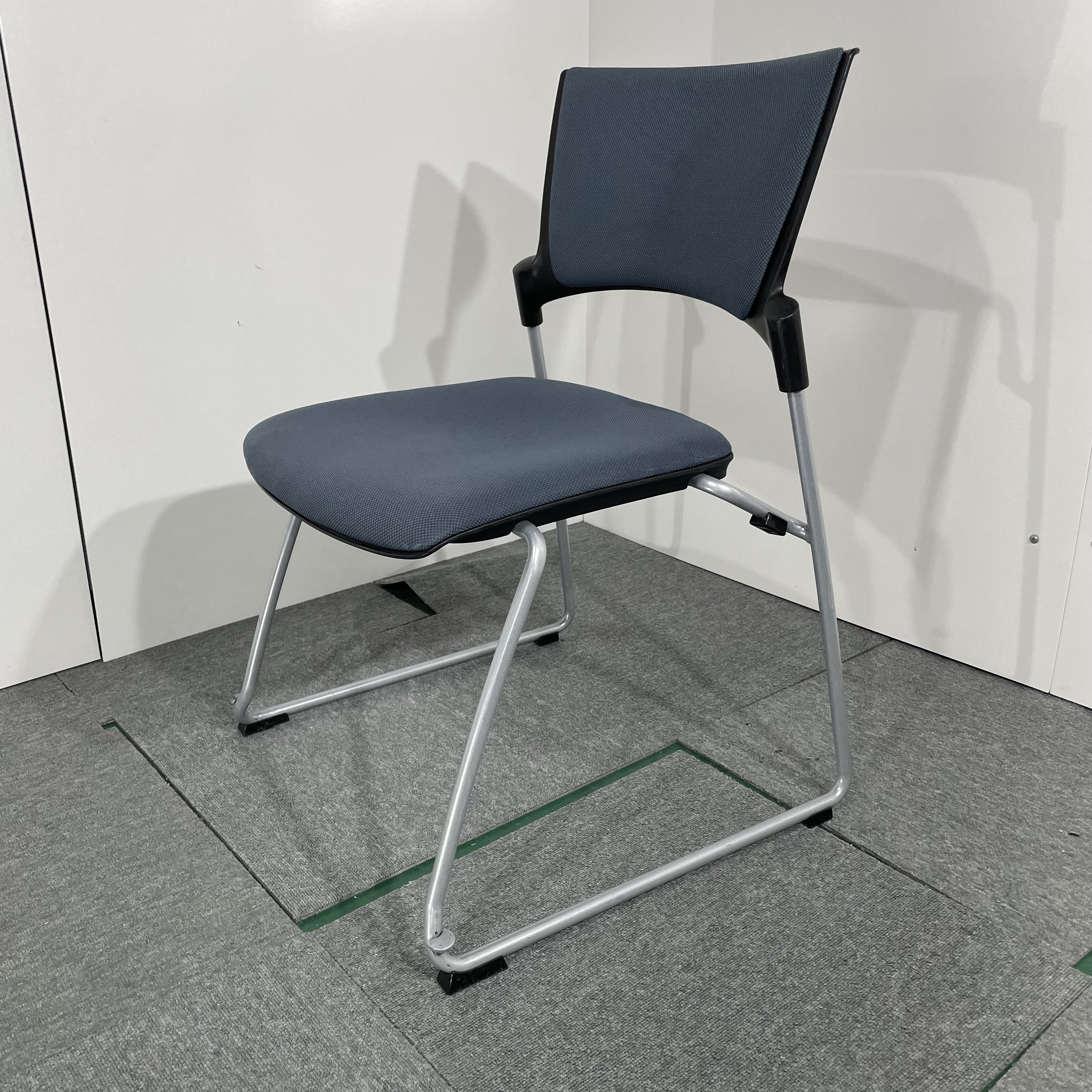 座面に小さい穴があいているためお求めやすい価格で登場です！！【関西倉庫在庫】
                        マノス
                                    中古
            