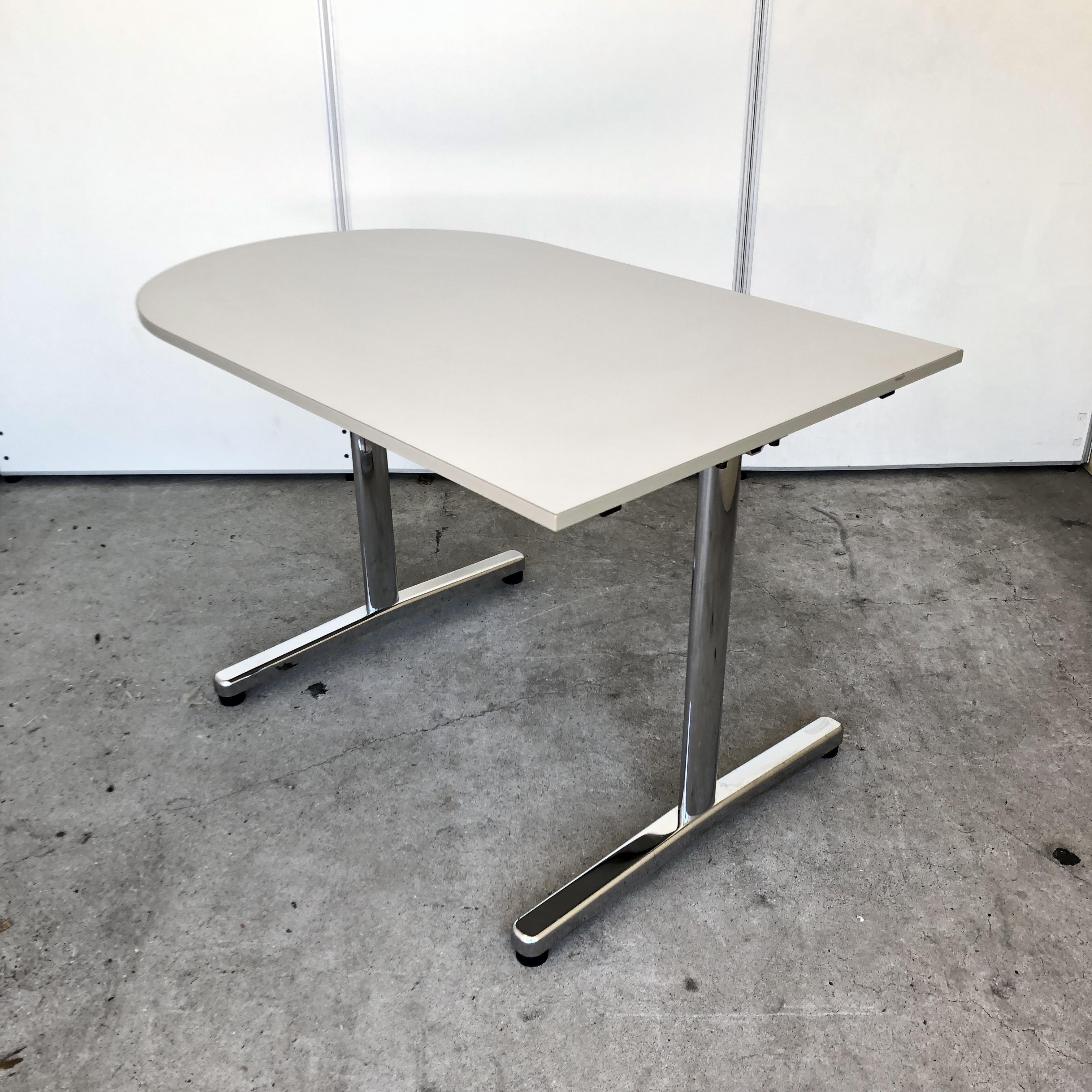 【2台限定】ウチダ｜ミーティングテーブル｜丸みを帯びた形が特徴的！
                        その他シリーズ
                                    中古
            