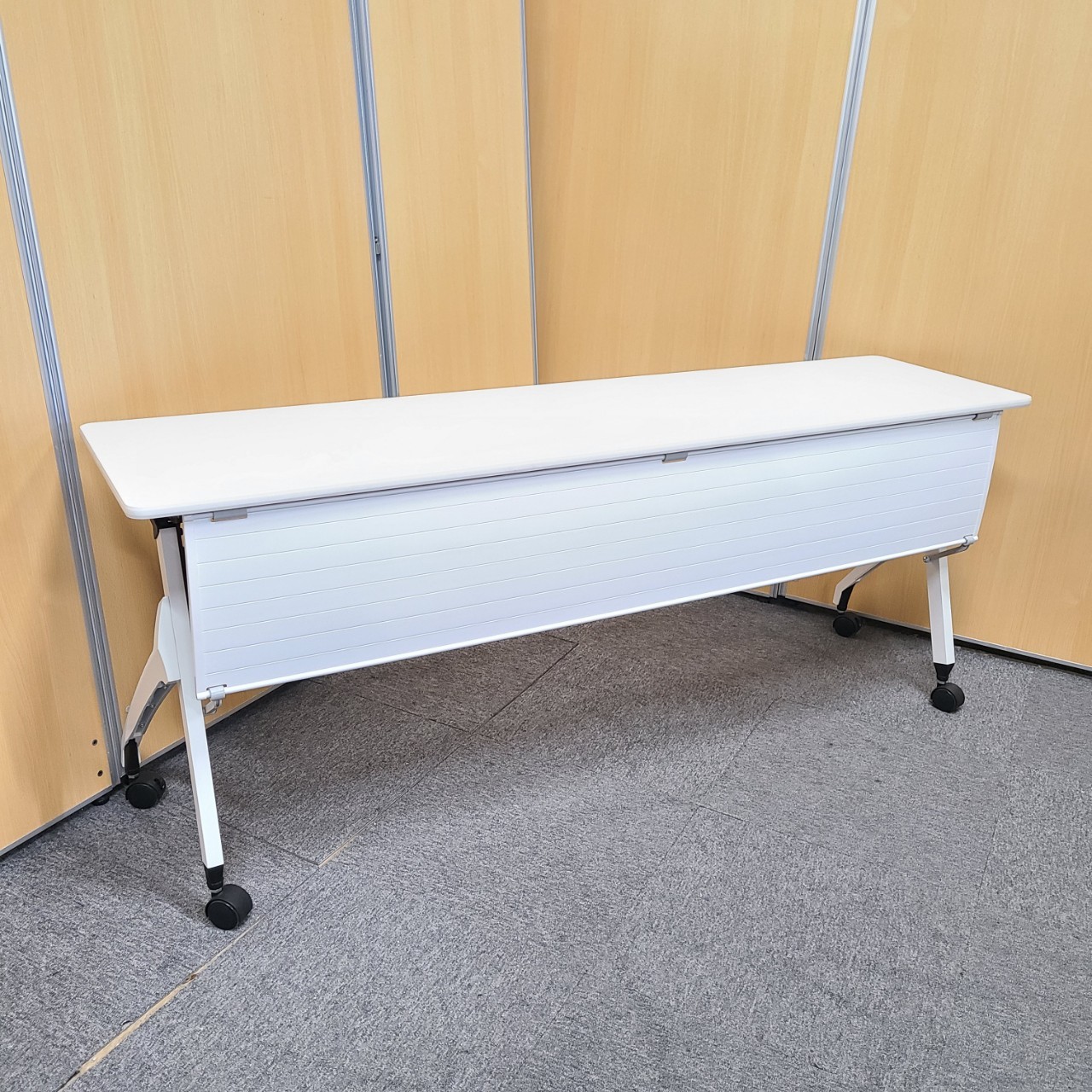 【ロット入荷！】珍しい白の脚！イトーキ　スクート　ホワイト
                        スクート
                                    中古
            