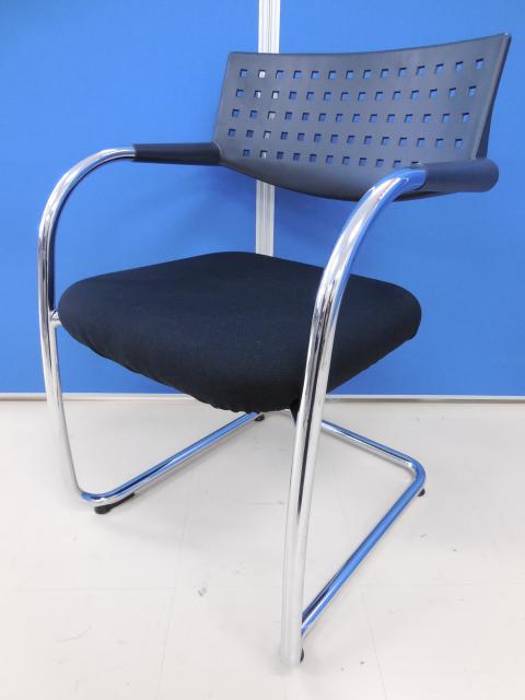 【ミーティングチェア】デザイン性抜群！重ねて保管可能なチェア入荷!!　Vitra　ビザビ　ブラック
                        ビザビ
                                    中古
            