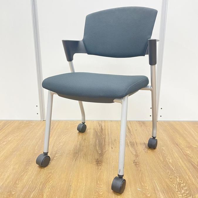 コクヨ製　プロッティ資料　ブラックカラー　背面クッションタイプ　スタッキングチェア！！
                        プロッティチェア
                                    中古
            