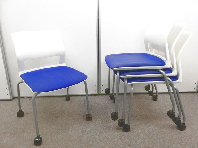 【4脚セットでお買い得】大手メーカー製スタッキングチェア
                        その他シリーズ
                                    中古
            