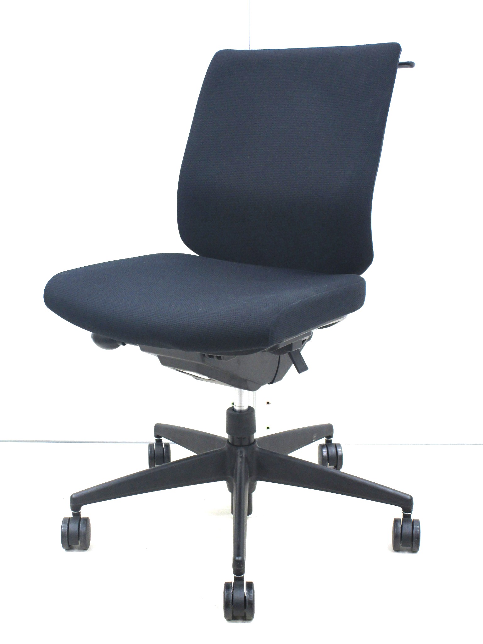 【コクヨ製品の中でも圧倒的人気商品！】コクヨ（KOKUYO）ウィザード2チェア　■色：ブラック　コートハンガー付き！　
                        ウィザード2
                                    中古
            