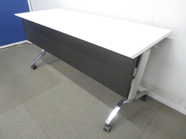 【美しいデザイン！】■コクヨ製　サイドスタックテーブル（W1500×D600mm）　ホワイト　幕板パネル付【ハイグレード】【倉庫在庫】【RP】
                        CONFEST(コンフェスト)
                                    中古
            