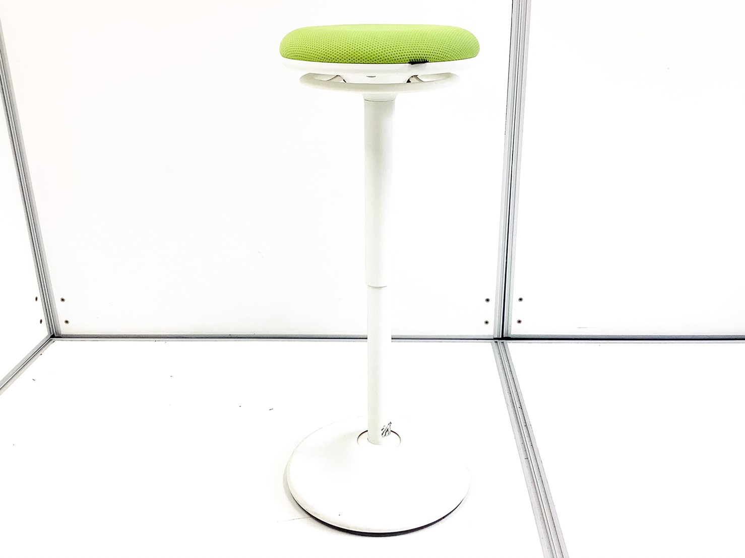 【2017年製造】大人気／流行／スイング脚　◆Okamura／オカムラ　◆pirouetto／ピルエット ※横浜店撮影画像※
                        Pirouettoシリーズ
                                    中古
            