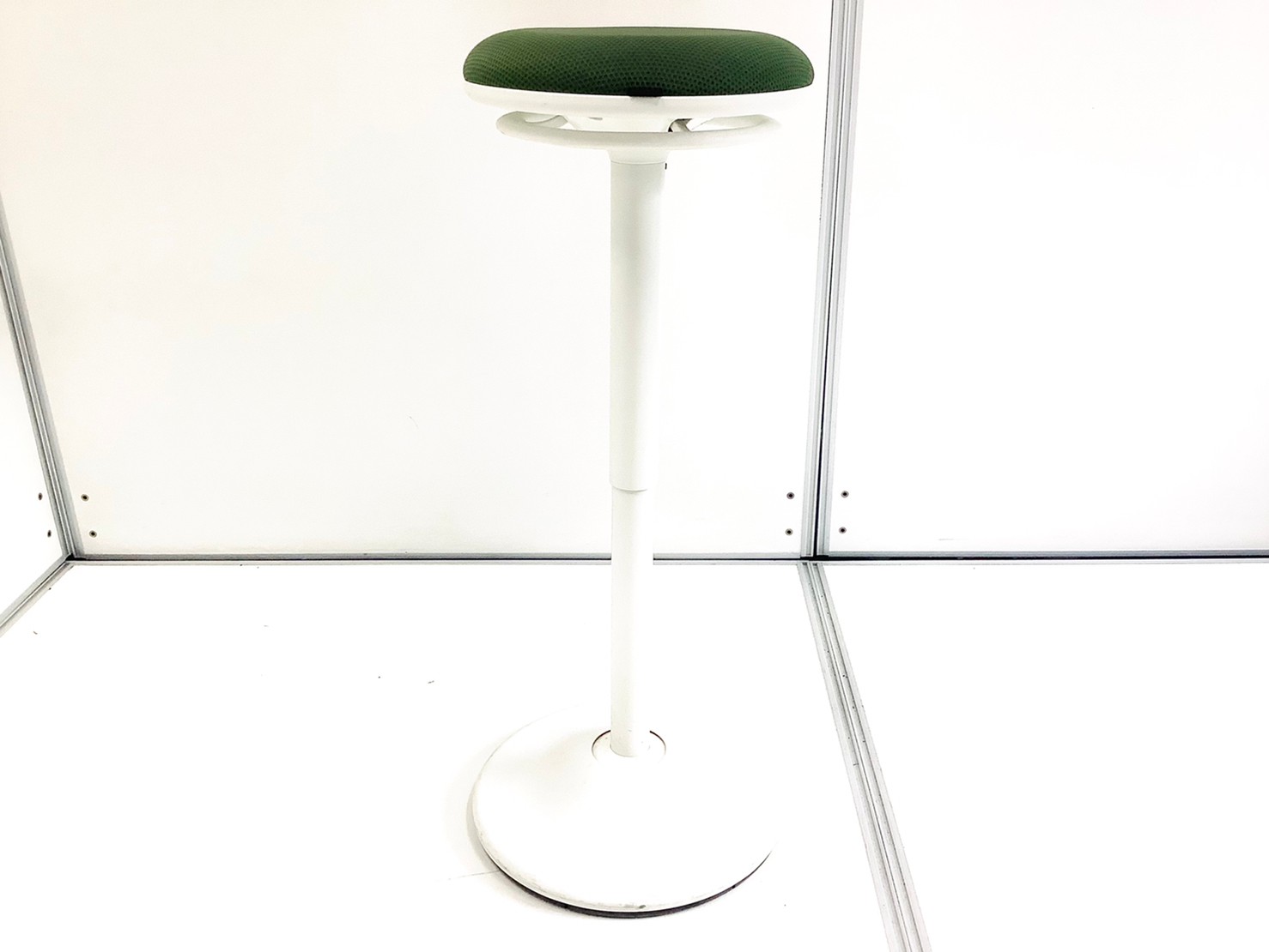 【2017年製造】大人気／流行／スイング脚　◆Okamura／オカムラ　◆pirouetto／ピルエット ※横浜店撮影画像※
                        Pirouettoシリーズ
                                    中古
            