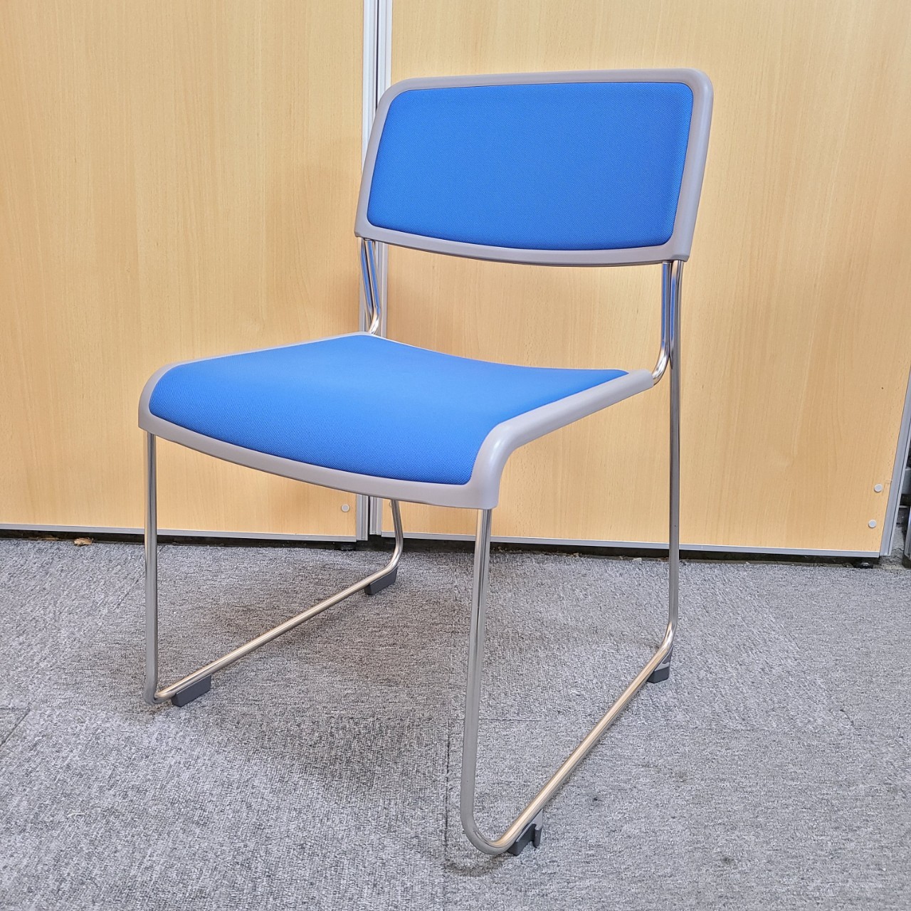 ロット入荷！スタッキングチェア　ブルー　会議室や臨時の椅子として
                        890シリーズ
                                    中古
            