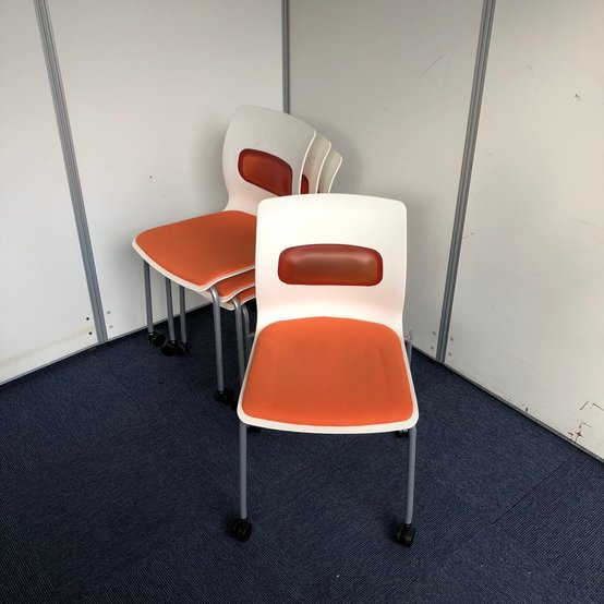 【セット販売】コクヨ製スタッキングチェア｜まばゆいマンダリンオレンジ｜
                        ピクティス
                                    中古
            