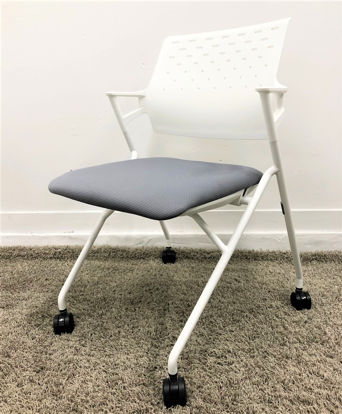 【KS】2019年製と2018年製！人気シリーズの■コクヨ■ピエガ入荷です！【背もたれ樹脂メッシュ】【ネスティングチェア】在庫入替
                        ピエガ（背樹脂タイプ）
                                    中古
            