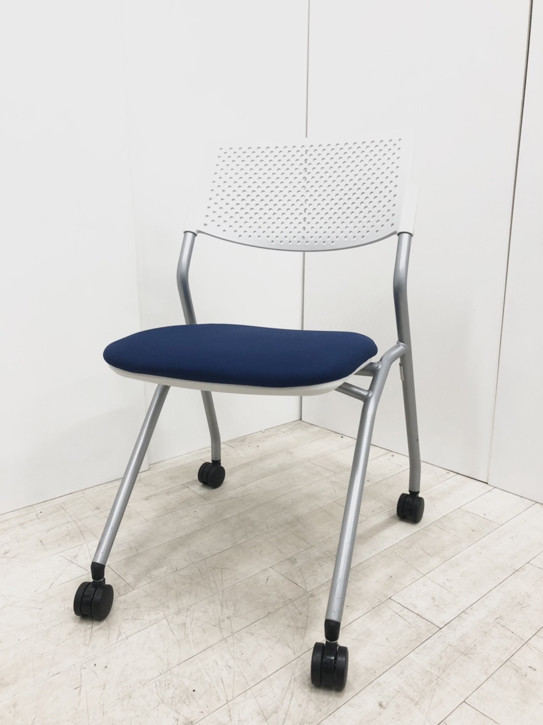 使いやすいネスティングチェア！内田洋行製　FMシリーズ
                        FM-265シリーズ
                                    中古
            