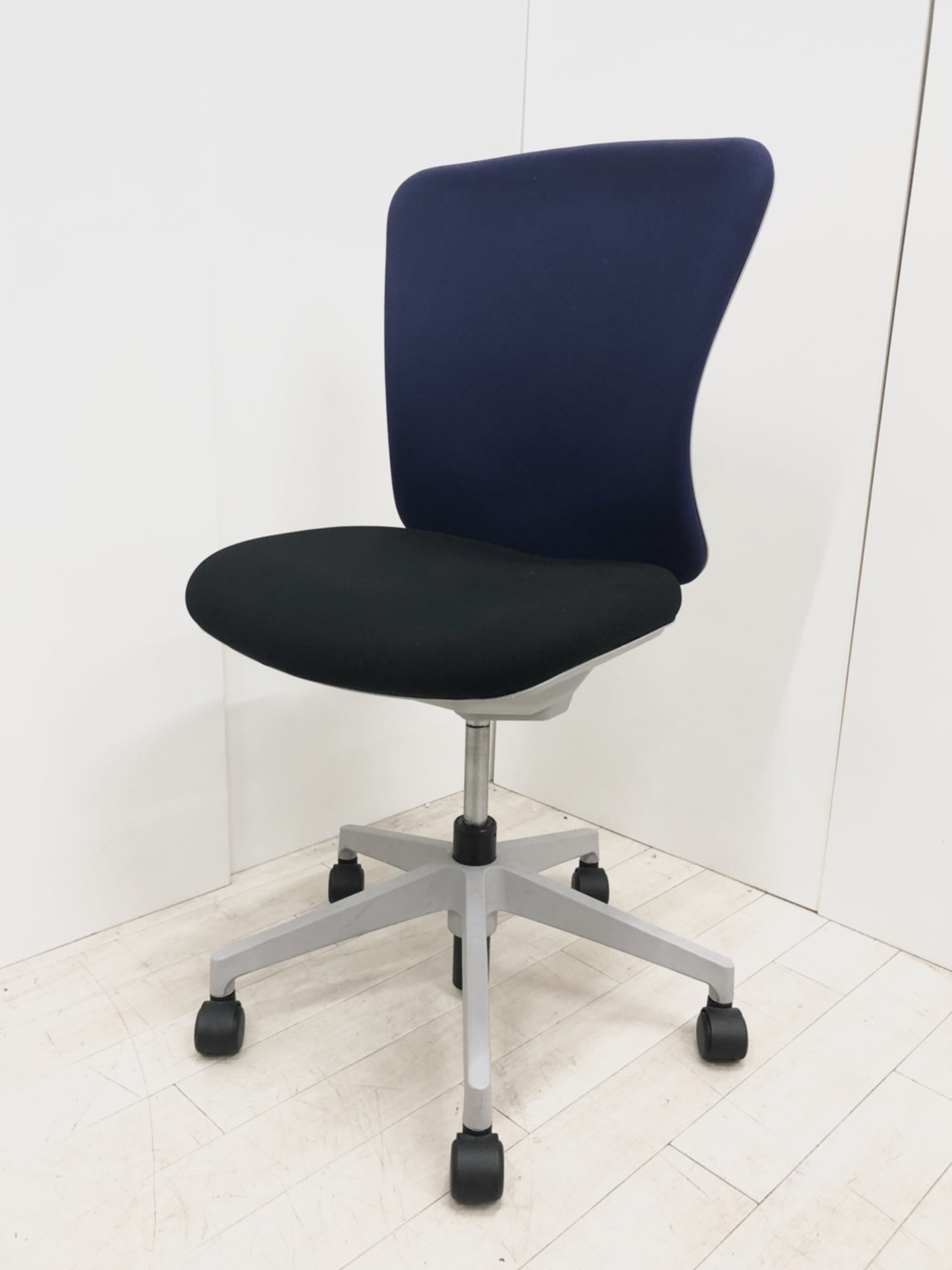 シンプルでコスパの良い、イナバ製バルチェシリーズ
                        バルチェ
                                    中古
            