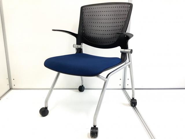 【定価約7万円！！背もたれ樹脂メッシュでクッション性も抜群！！長時間の打ち合わせの疲れの軽減！！ミーティングチェアの入荷です！！】■オカムラ■グラータ
                        グラータ
                                    中古
            