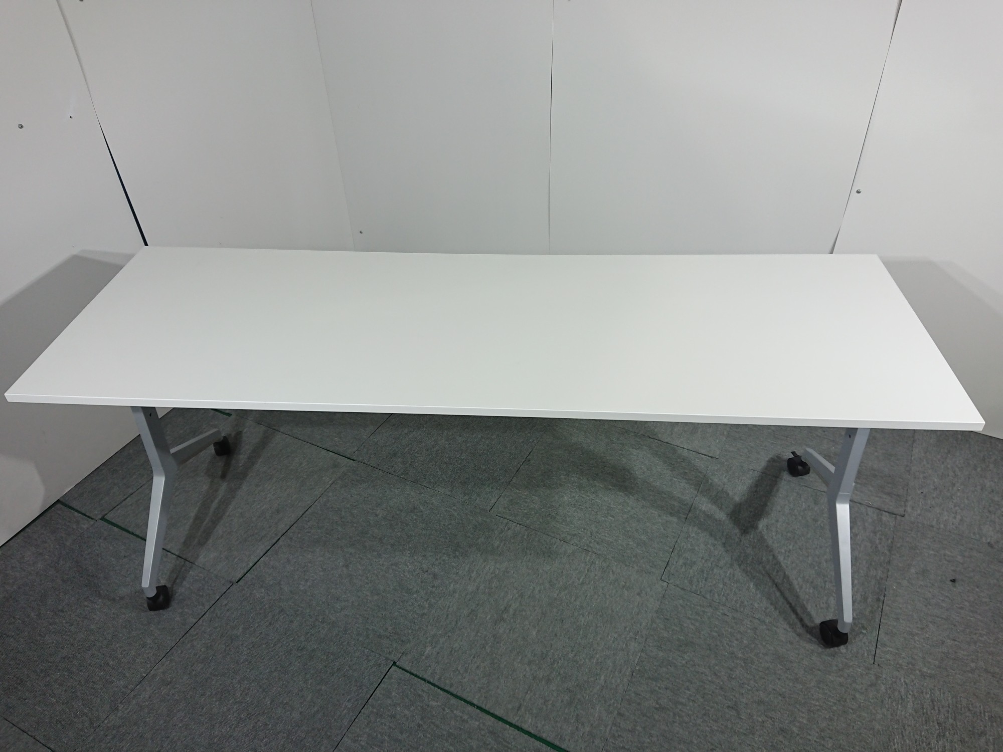 【24入荷】ウチダ製のサイドスタックテーブルを入荷致しました！　ホワイト　W：1800　折り畳み可能　会議室用　【関西倉庫在庫】
                        その他シリーズ
                                    中古
            