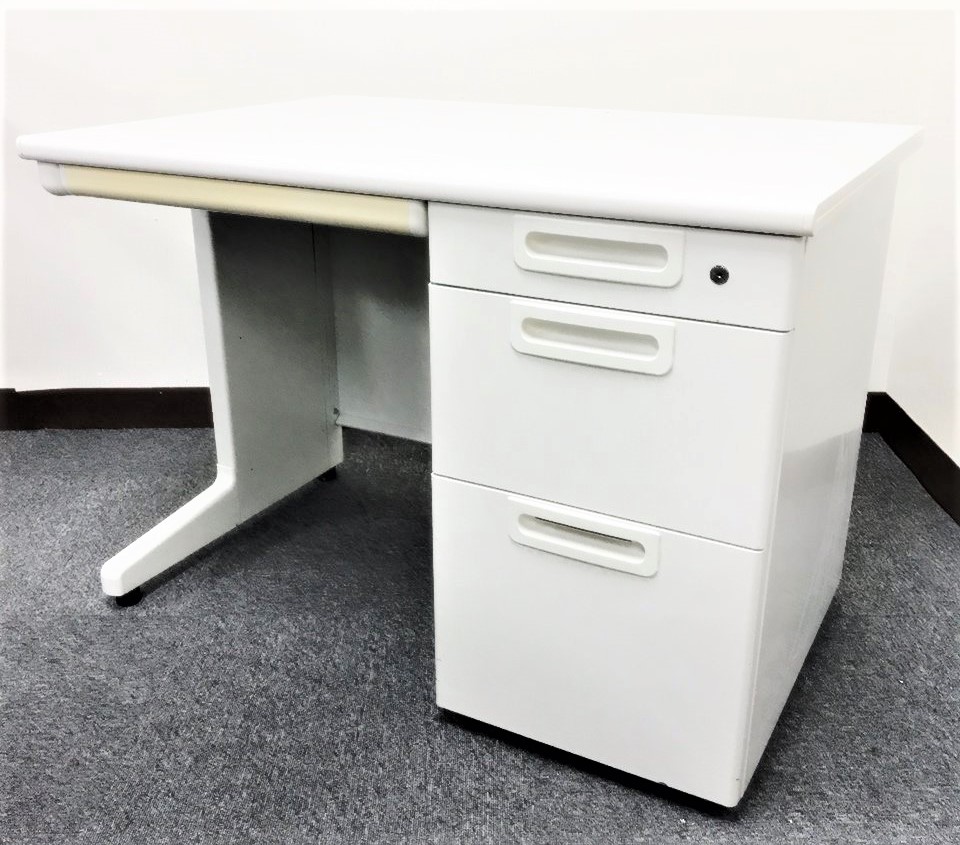 【KS】【価格重視の方必見！】見た目を気にしなければお買い得！■プラス製　片袖デスク　W1000mm　■【訳あり】※引き出しに日焼けアリ！
                        LA
                                    中古
            