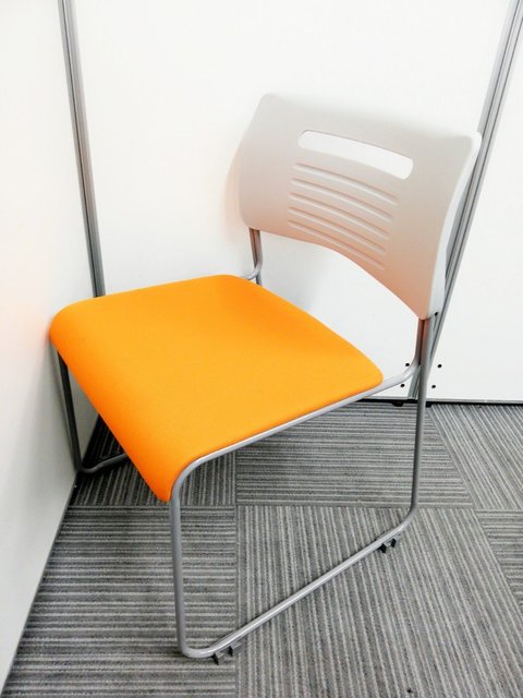 井上金庫　スタッキングチェア　オレンジ色　会議室　ミーティングルーム　おすすめ　限定1脚
                        PMC
                                    中古
            