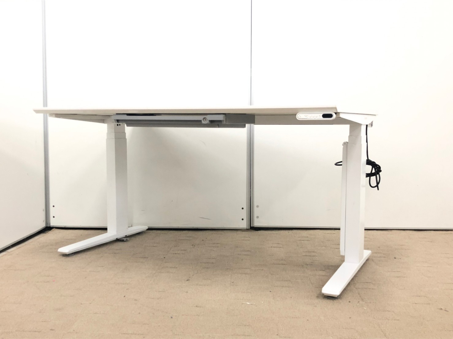 【限定1台！】オカムラのスイフトデスク！！※搬入経路にお気を付けください！
                        スイフト
                                    中古
            