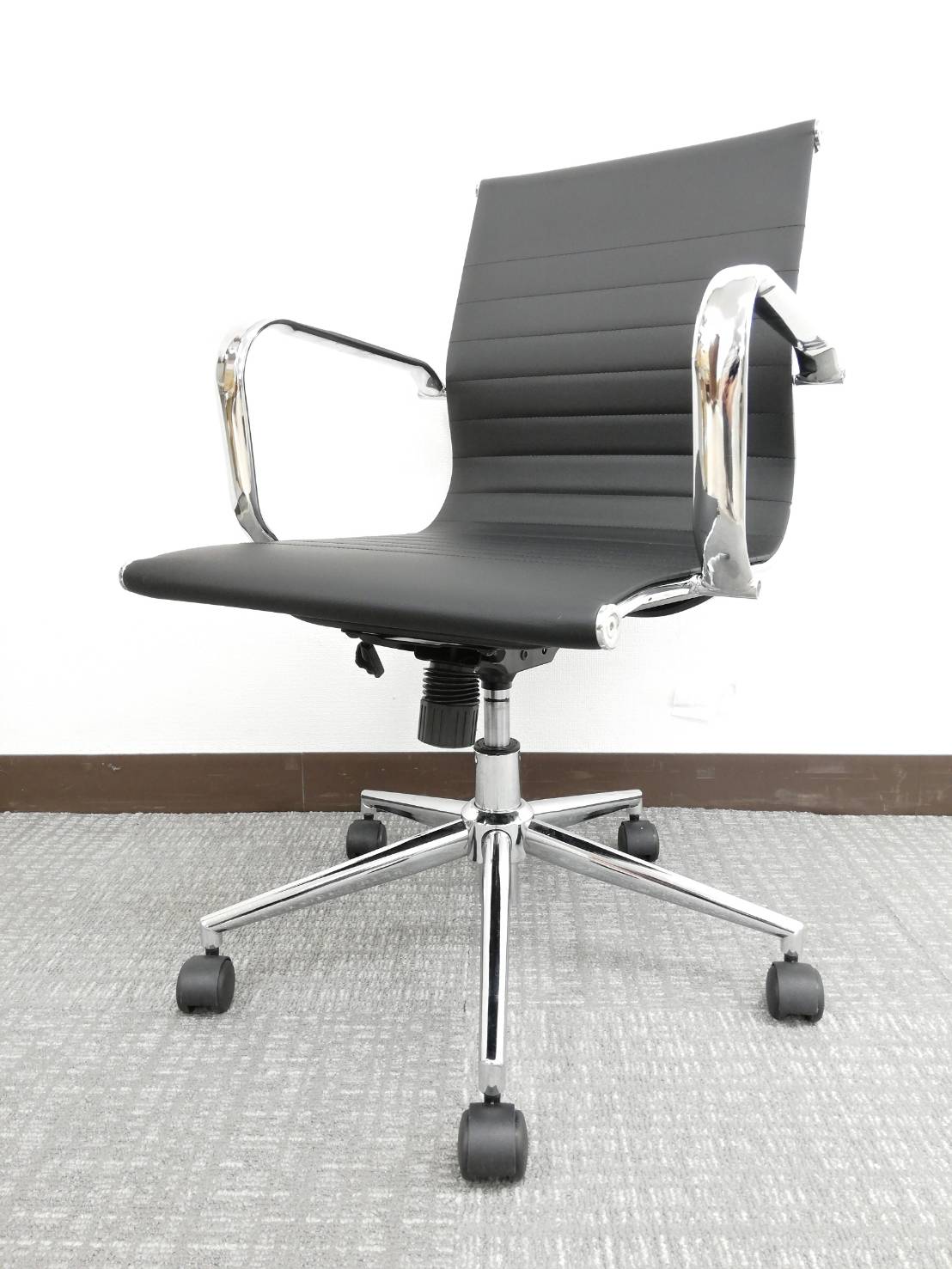 【高級感のあるレザー調！】いい感じの見た目がこんな価格で！？♦シルバーメッキ仕様
                        その他シリーズ
                                    中古
            