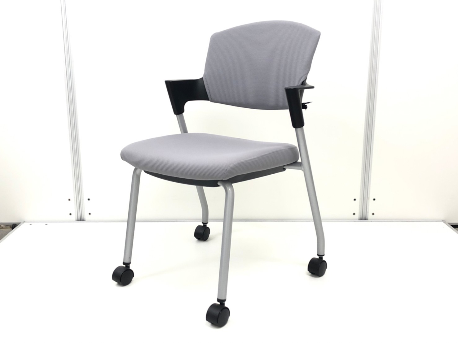 [残り3脚のためお値下げ!]コクヨ製 プロッティチェア(Protty) ふかふかの座面と肘掛けが人気です!! 【快適な座り心地を実現したミーティングチェア】
                        プロッティチェア
                                    中古
            