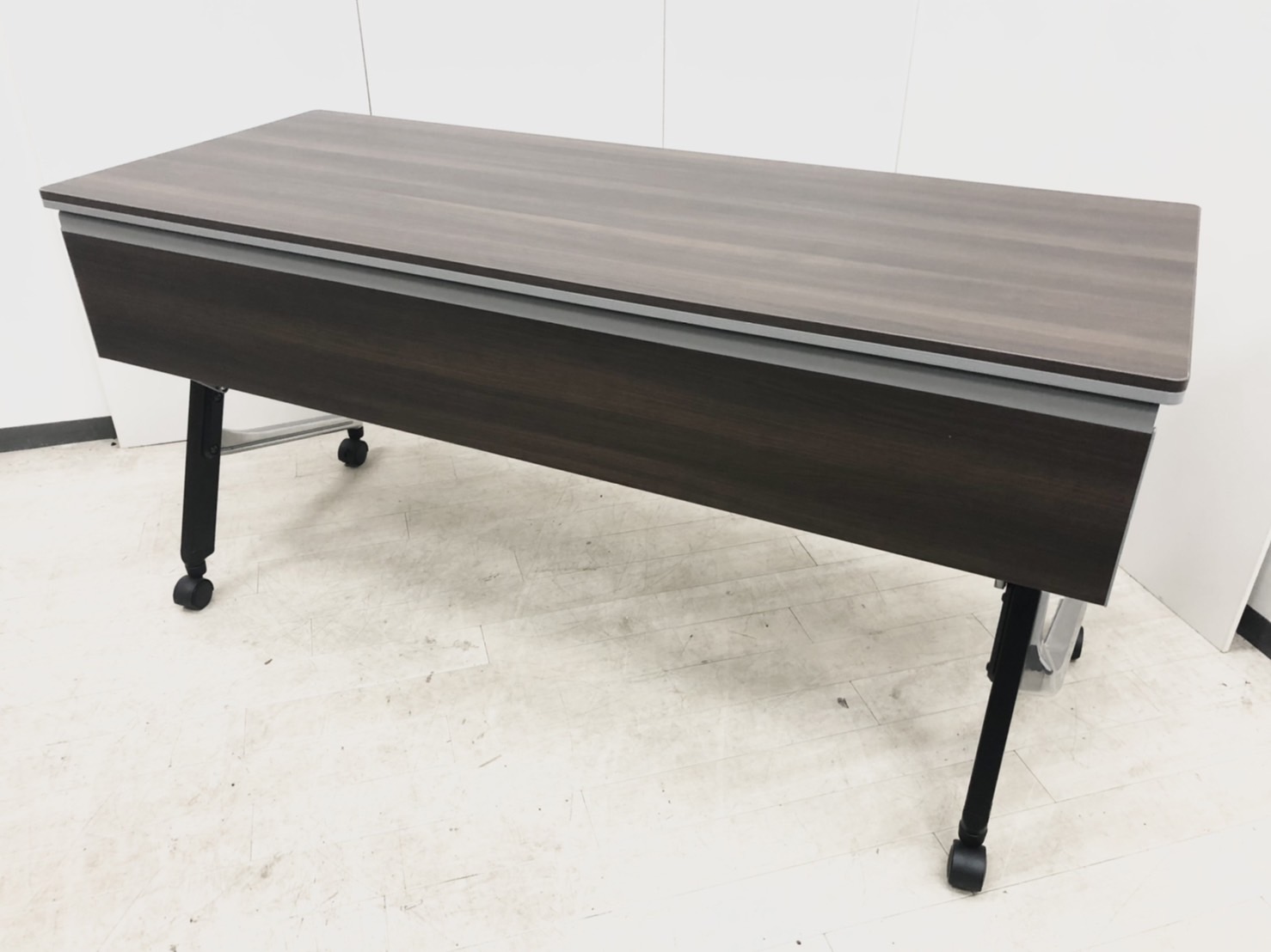 【2020年製】オカムラ/スタックテーブル/W1500D600/ブラウン
                        その他シリーズ
                                    中古
            