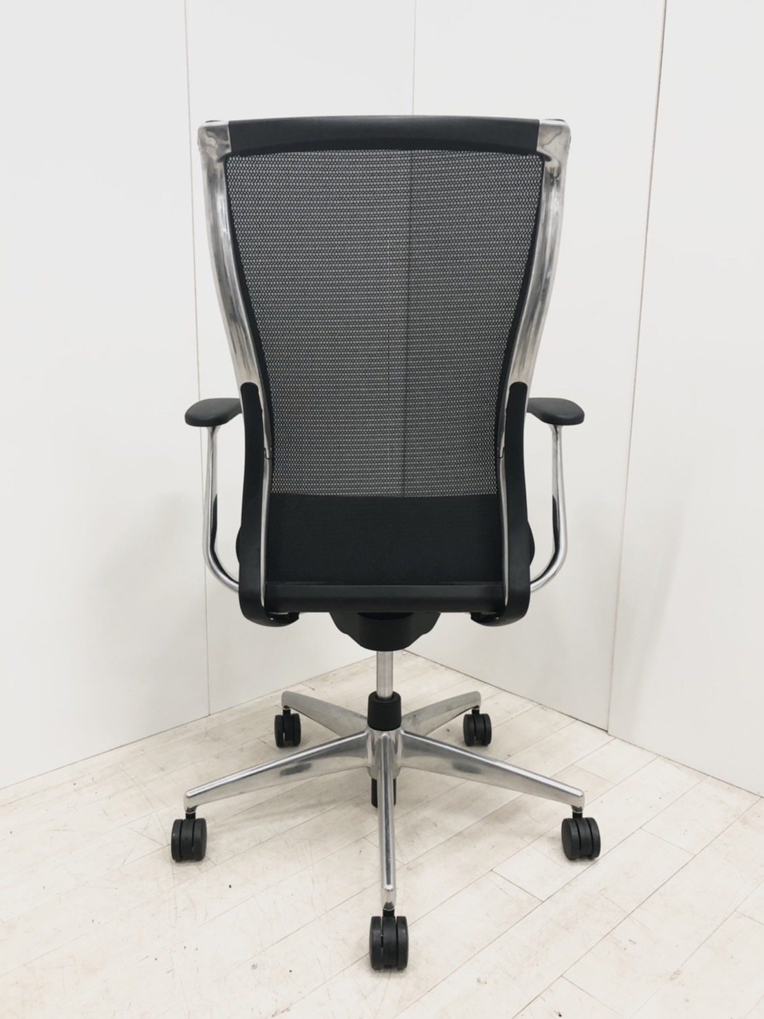 コクヨ フォスター エクストラハイバック 可動肘置き付き 事務椅子 黒