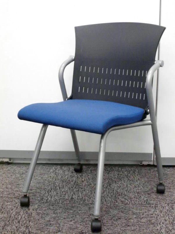 【しっかりとしたクッション性！】
イトーキ/レコス/ネスティングチェア！
                        レコス
                                    中古
            