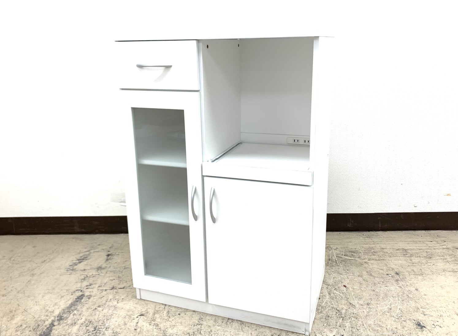 【希少品入荷！】オフィスの給湯室に・・・小さめキッチンキャビネット’（食器棚）※ホワイト＆木製◆ノンブランド品【RP】
                        その他
                                    中古
            