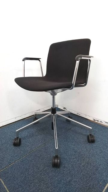 【定価約6万円！！肘付で上下昇降可能なミーティングチェアの入荷です！！】■内田洋行■リック
                        リッコ
                                    中古
            