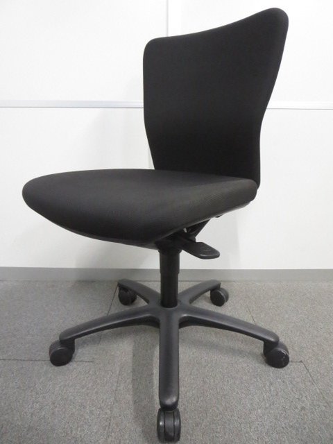 【定番商品！】■オカムラ製　カロッツァシリーズ　ブラック
                        カロッツァ
                                    中古
            