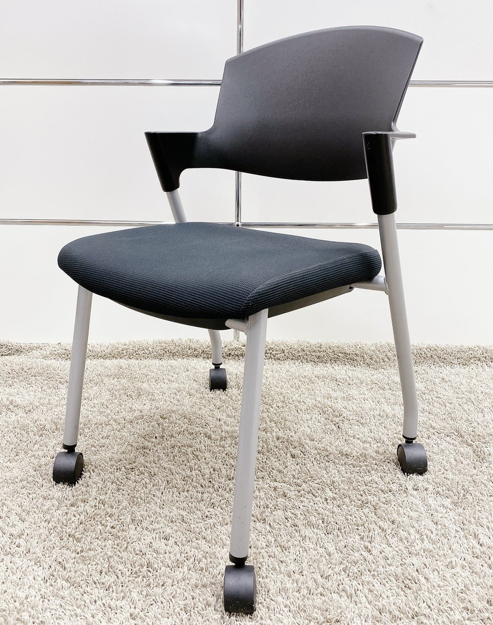 【KS】長時間会議でも疲れにくい肉厚クッションです！
■コクヨ■プロッティ■ブラック
                        プロッティ（キャスター付）
                                    中古
            