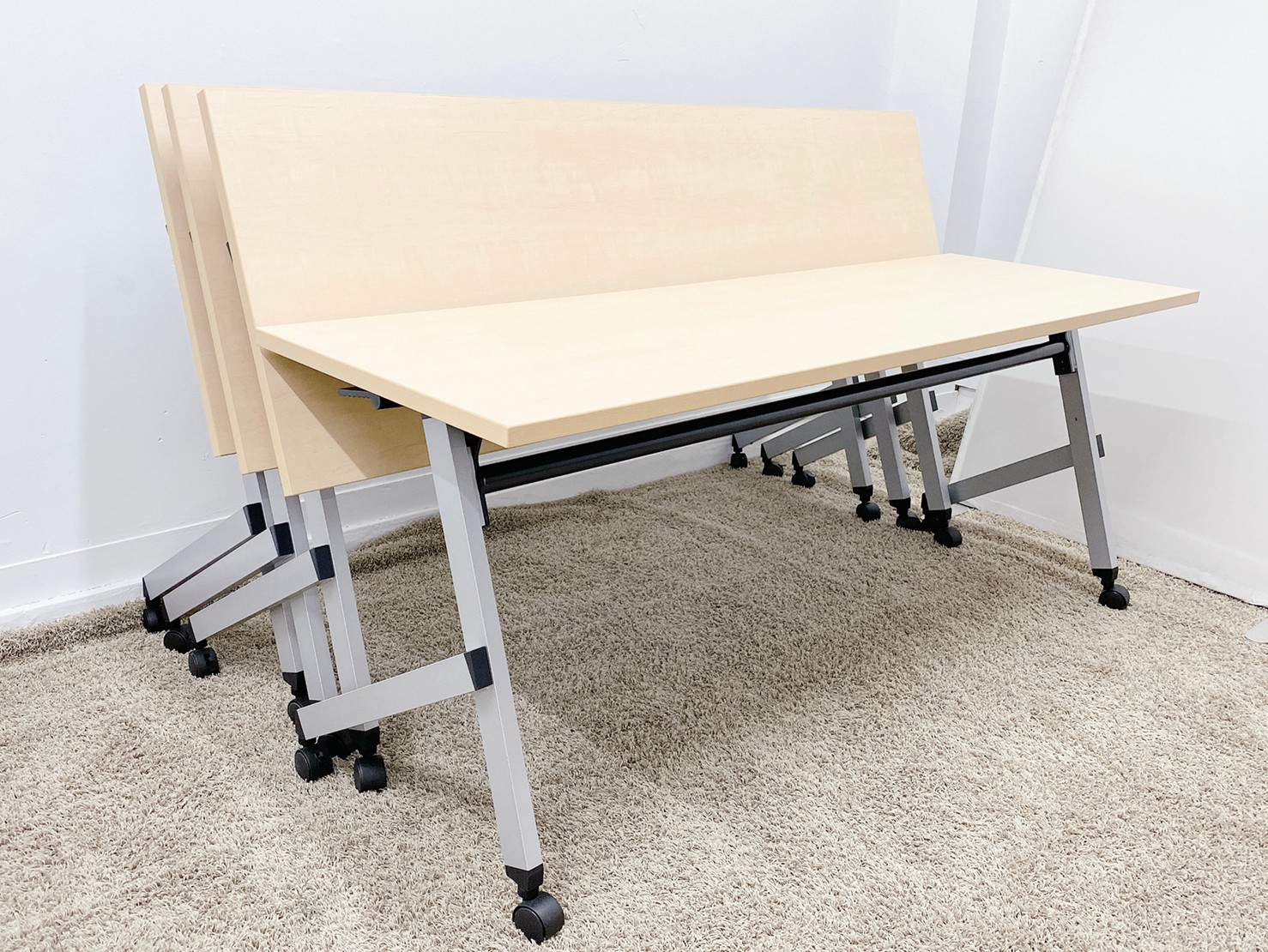 【KS】【Aランク商品！】【4台セット！】研修や会議などにおすすめのテーブル！■内田洋行■プラッテ
                        プラッテ
                                    中古
            