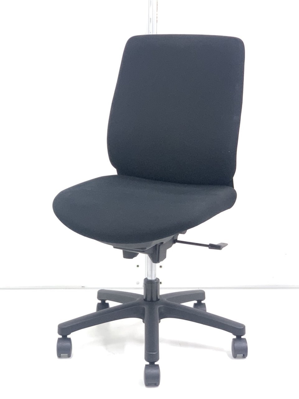 【KS】ブラック　シンプル　肘無し　ローコスト　コスパ抜群
                        トルテ
                                    中古
            