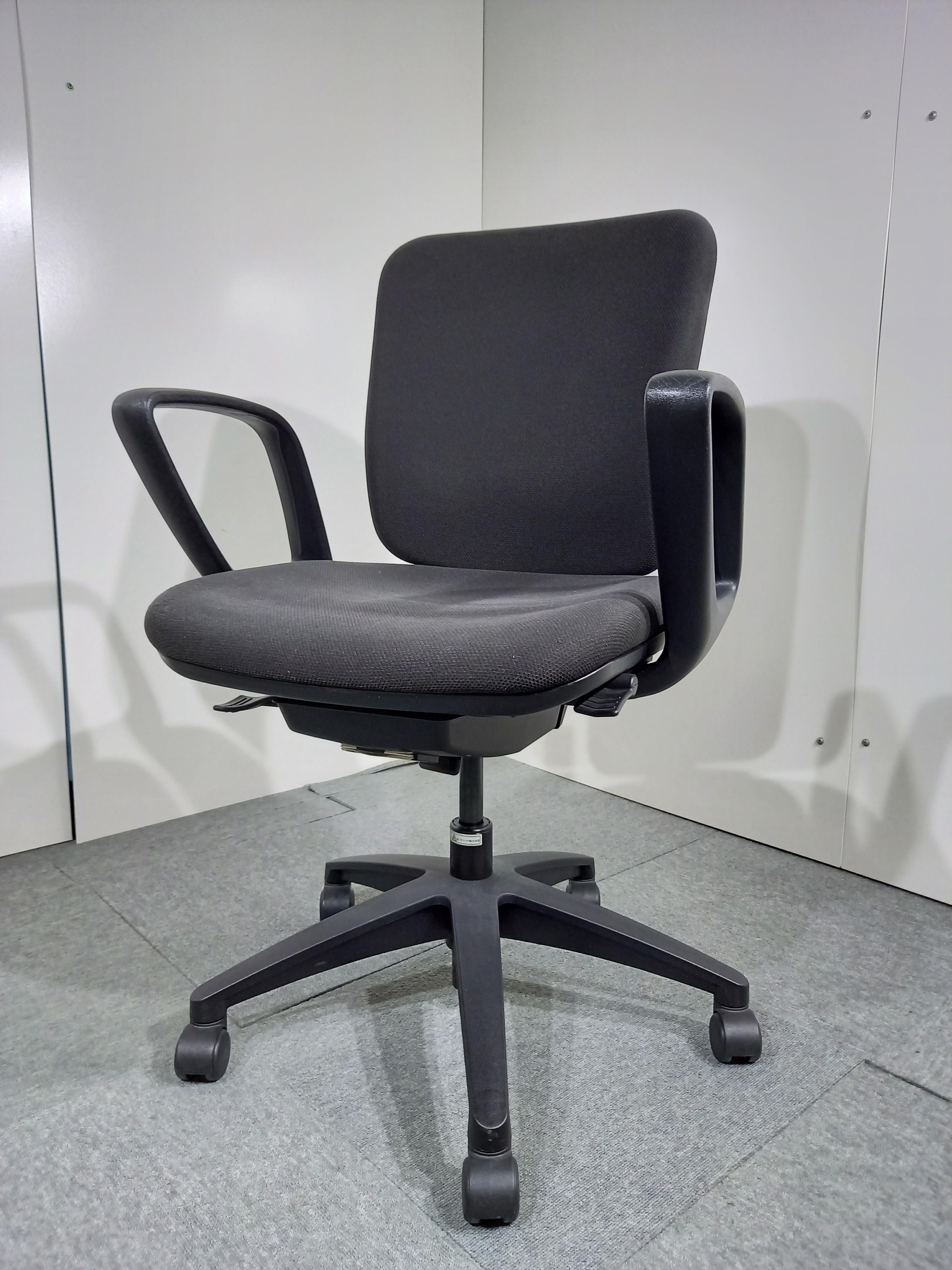 内田洋行製　Miチェア　　ブラック　中古　肘付　オフィス　リモートワーク　在宅　【関西倉庫在庫】
                        Mi（エムアイ）
                                    中古
            