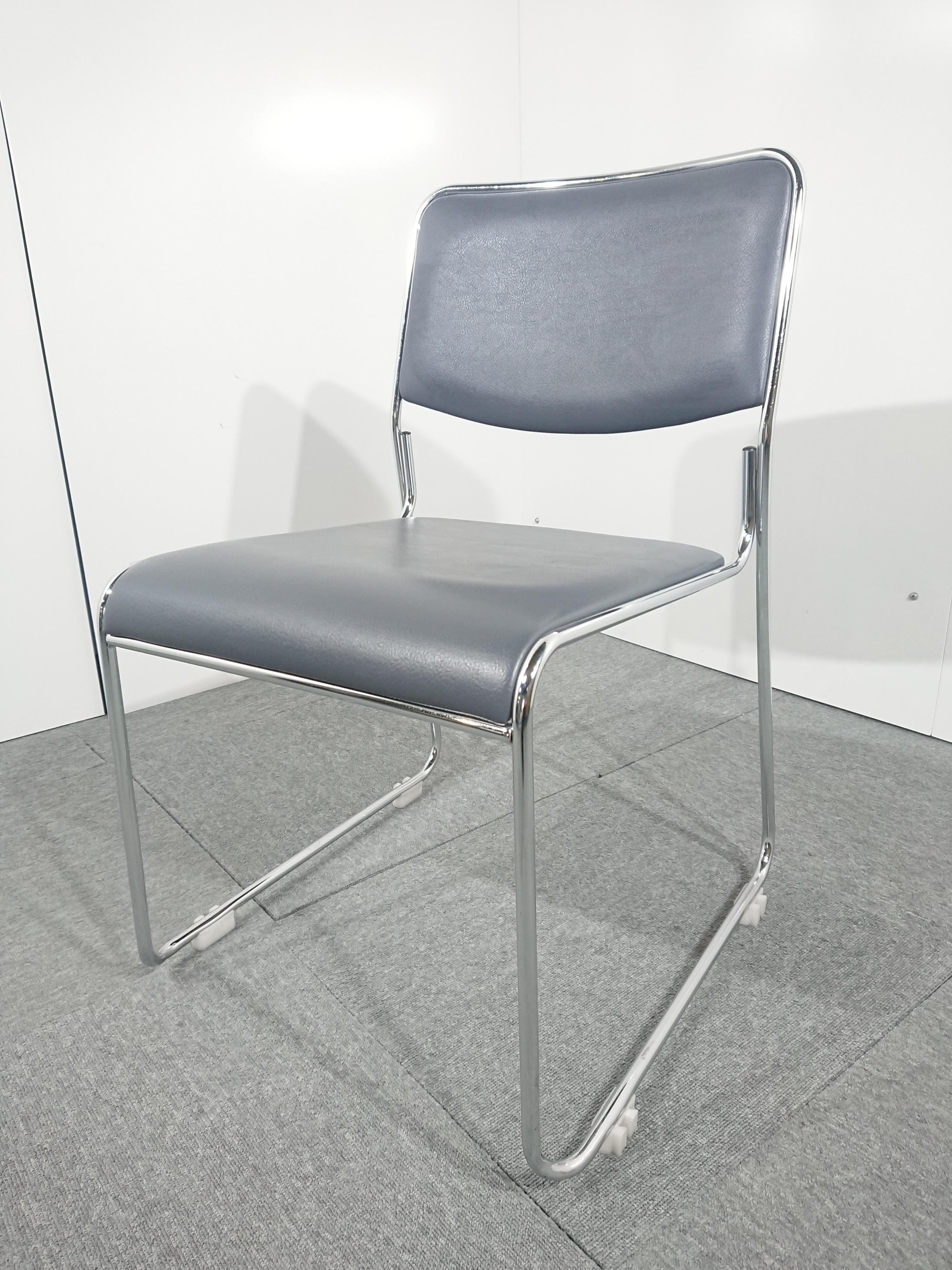 【30脚入荷】会議室用のスタッキングチェア入荷！　ロット入荷　中古　スタッキング　ミーティング　会議　テレワーク　在宅ワーク　【関西倉庫在庫】
                        その他シリーズ
                                    中古
            