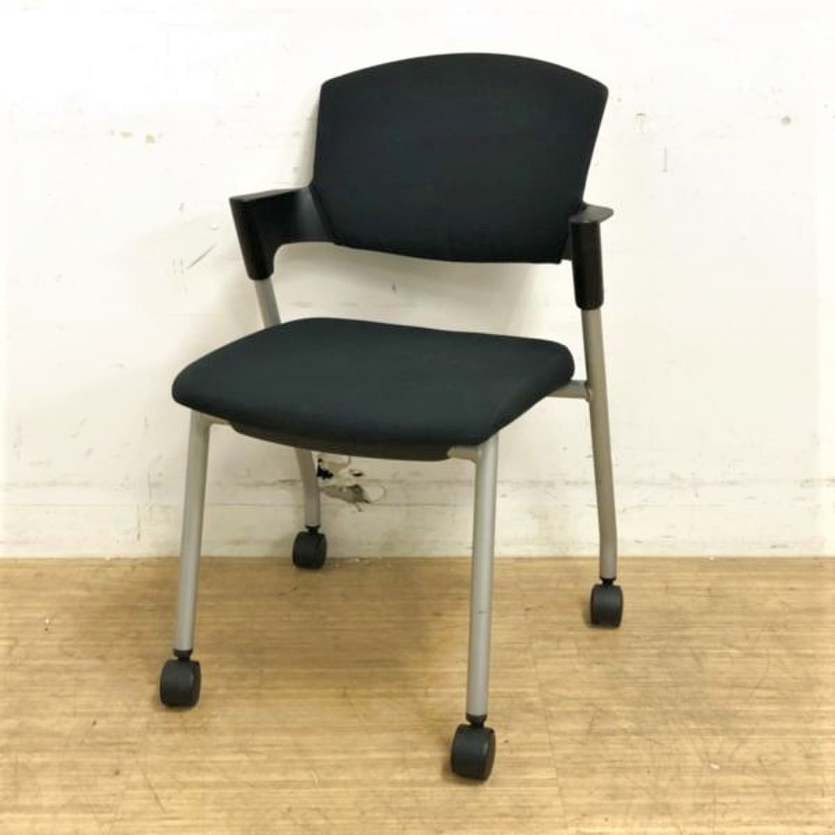 【大量在庫】オフィスのスペースを有効に活用　キャスター付きで移動も簡単に　コクヨ　プロッティ　背パッド付
                        プロッティ（キャスター付）
                                    中古
            