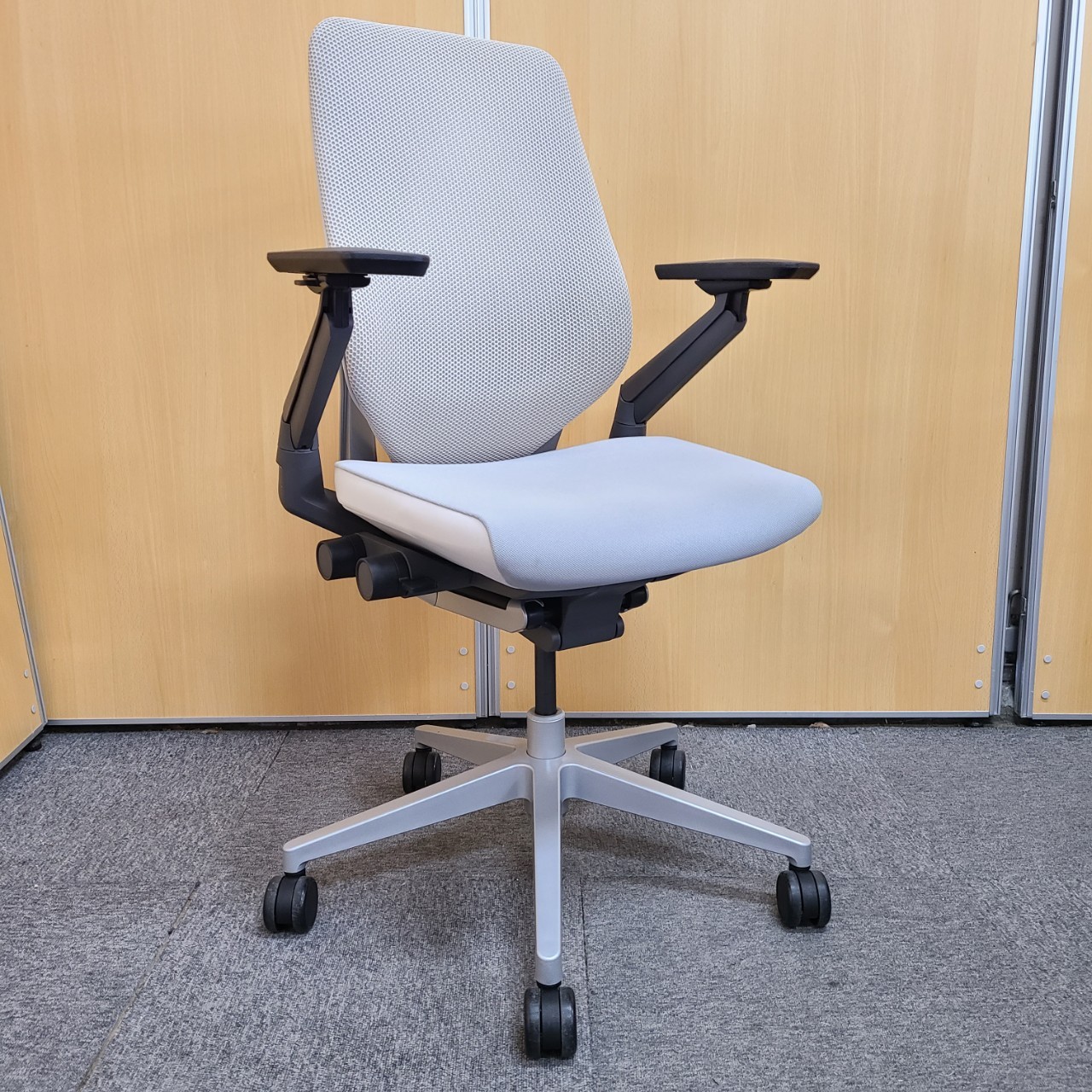 最終値下美品 スチールケース(Steelcase) ジェスチャー　定価24万円 Steelcase Gesture エルゴノミック・オフィスチェア - Steelcase