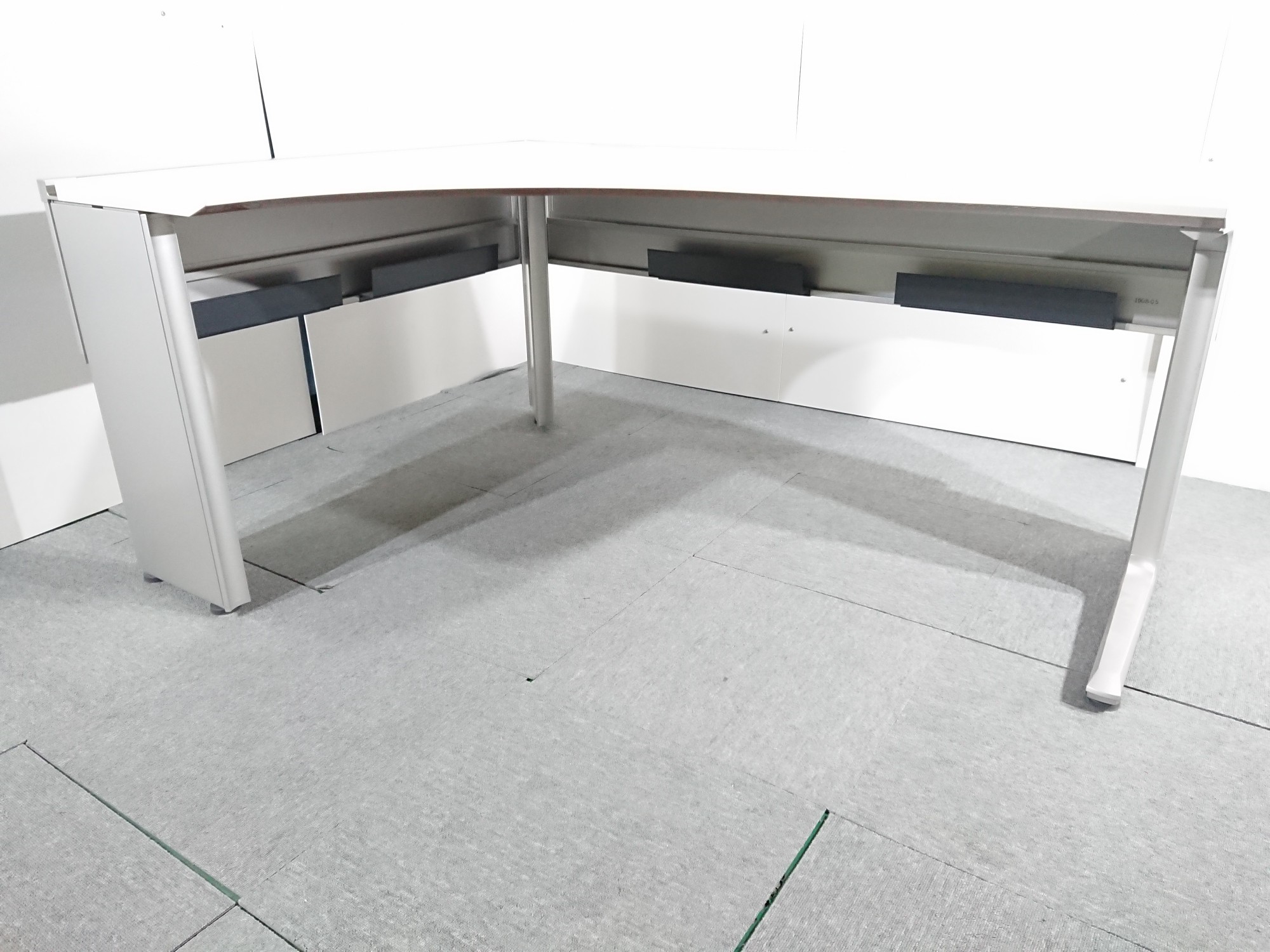 【右ラウンド】イトーキ製のL字デスクインクルード　国内メーカー　ホワイト　中古　テーブル【関西倉庫在庫】
                        インクルード
                                    中古
            