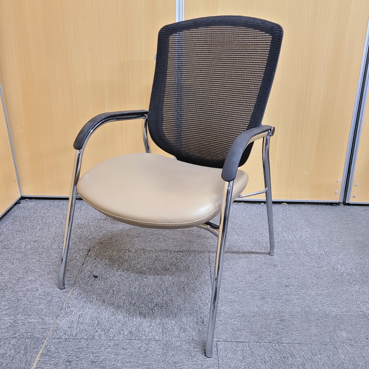 【訳あり品】キャスターなしの為　コンテッサ　ベージュ　【特別価格】
                        コンテッサ
                                    中古
            