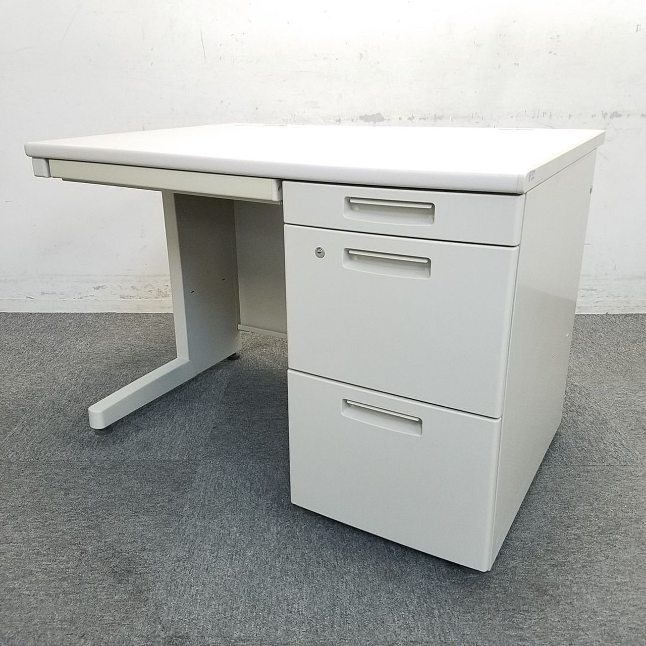 【いま売れている！】■コクヨ製　片袖デスク　W1000mm　■大量入荷！人気のBSシリーズ！【倉庫在庫】【RP】
                        新BS
                                    中古
            