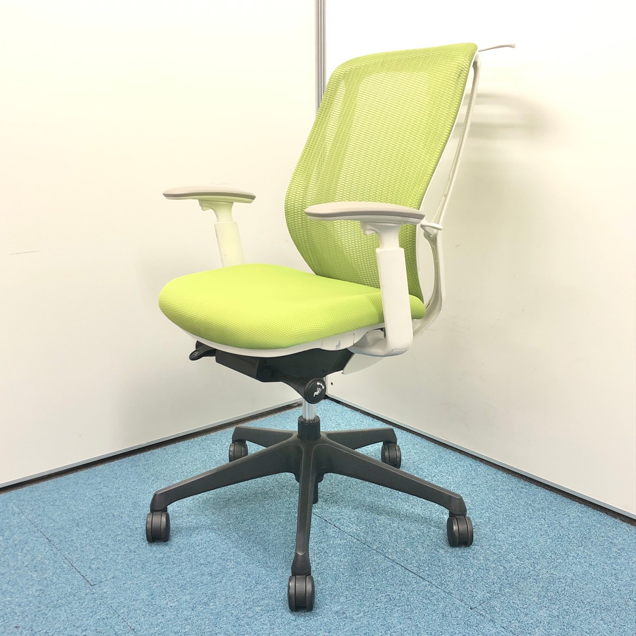 【まるで手を添えて包み込まれるような優しい座り心地】シルフィ
                        シルフィー（メッシュ）
                                    中古
            