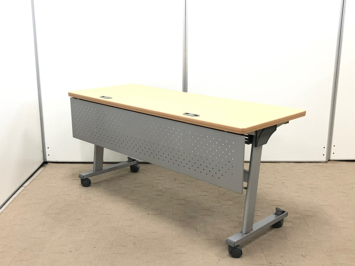 【6台入荷！！】会議がしづらい世の中になりましたが…いつかできる日を夢見て【J】【J5】
                        その他シリーズ
                                    中古
            