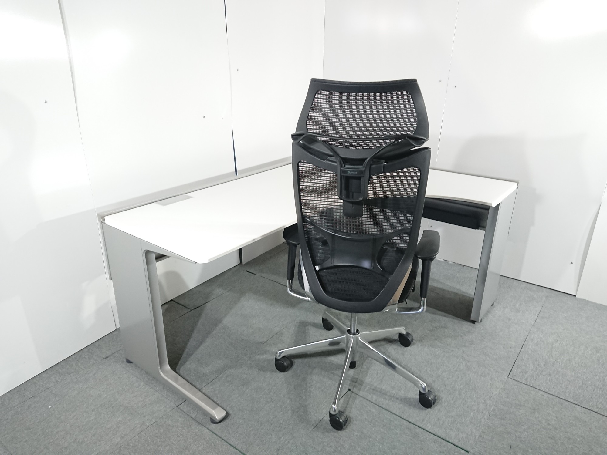 【右ラウンド】　イトーキ製のL字デスクインクルードとオカムラ製のバロンチェアをセットで入荷致しました！　国内メーカー　ホワイト　中古　テーブル　オフィスデスク　デスクチェアセット商品　【関西倉庫在庫】
                        インクルード
                                    中古
            