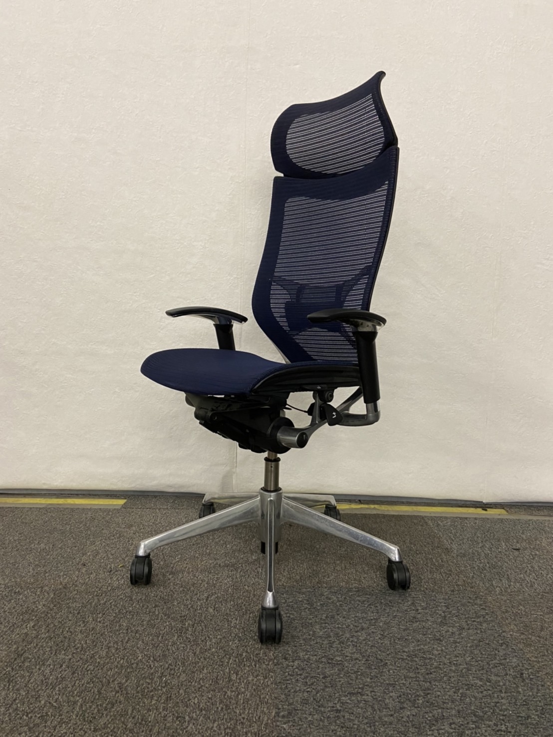 【関東倉庫在庫品】座面メッシュタイプのバロンチェア！エクストラハイバック　弊社使用欄：【A00817459】
                        バロンメッシュ
                                    中古
            