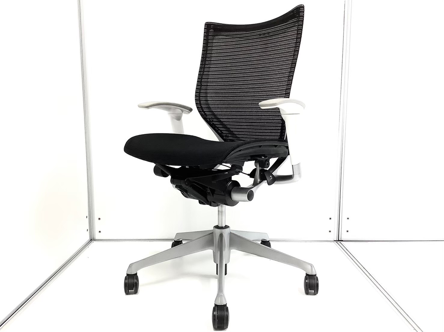 【再入荷】大人気／高機能／定番　◆Okamura／オカムラ◆Baron／バロン ※横浜店撮影画像※
                        バロンメッシュ
                                    中古
            