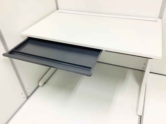 【オフィス定番サイズの1200X700】イトーキ(ITOKI) CZRシリーズの平机！【ホワイト】
                        CZR
                                    中古
            