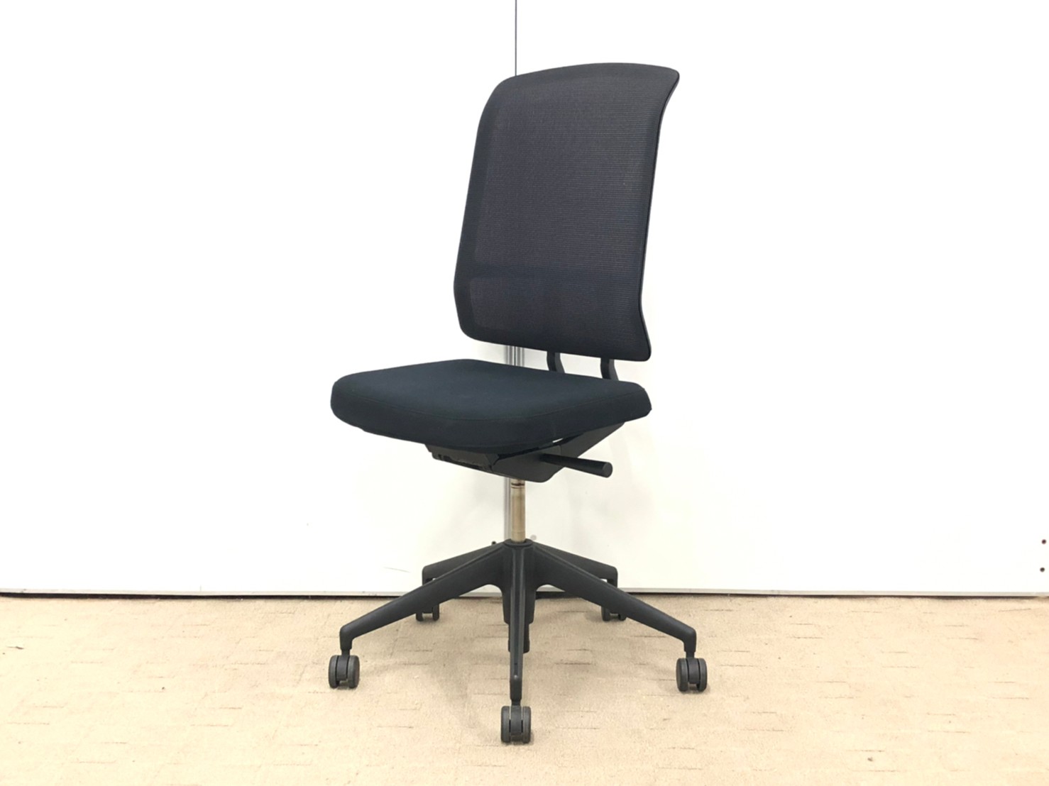 【限定2脚の特別価格！】ヴィトラのAMチェア！新しめのシリーズ！【J】【J4】
                        AMチェア
                                    中古
            