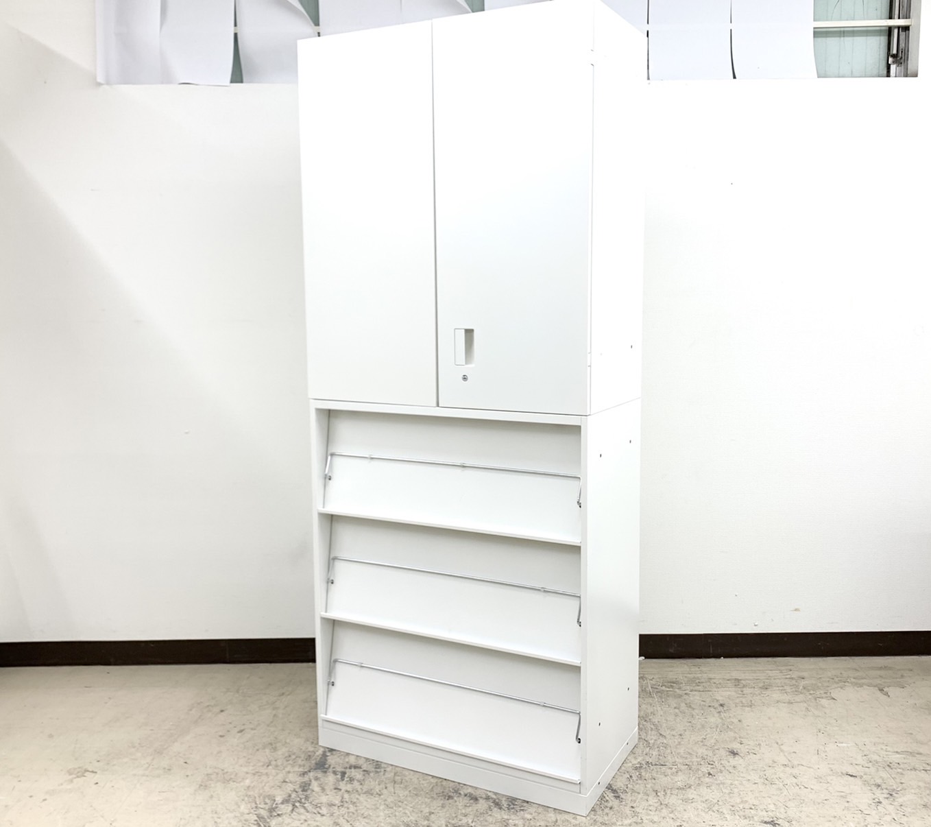 【1台限定入荷】パンフレットやカタログ掲示用に！下段ケンド型書庫セット登場◆イトーキ製【RP】
                        エス
                                    中古
            