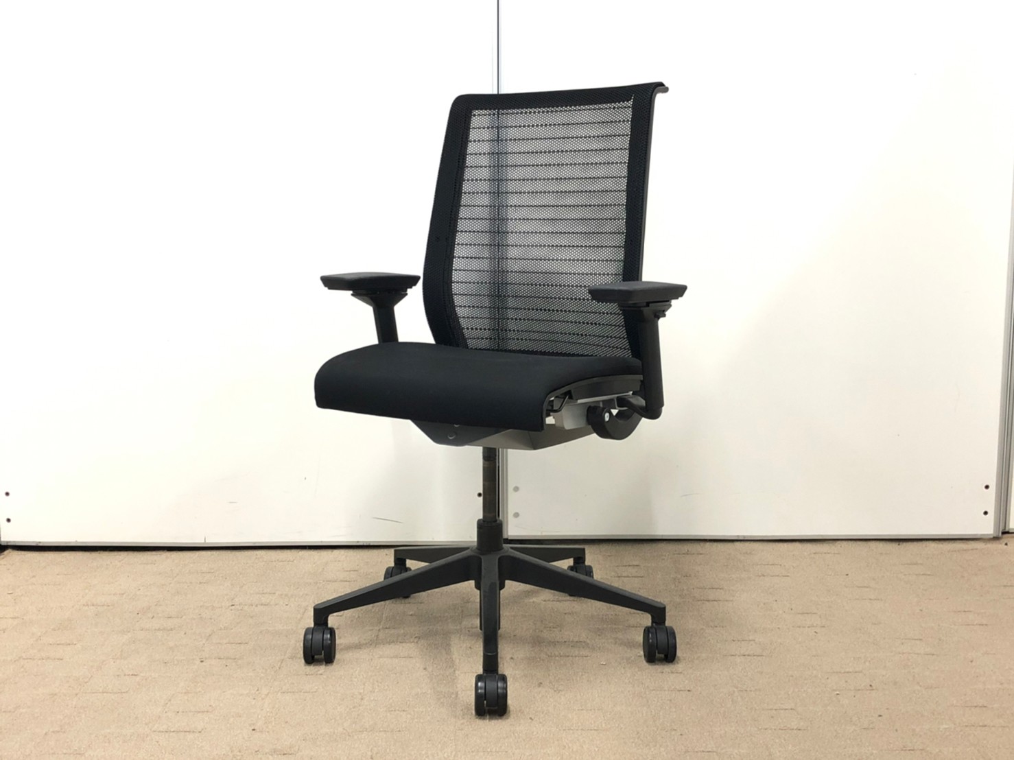 【大人気のシンクチェアです！】8脚入荷しましたので法人様にも個人様にもオススメです。
                        シンクチェア（2014年以前モデル）
                                    中古
            