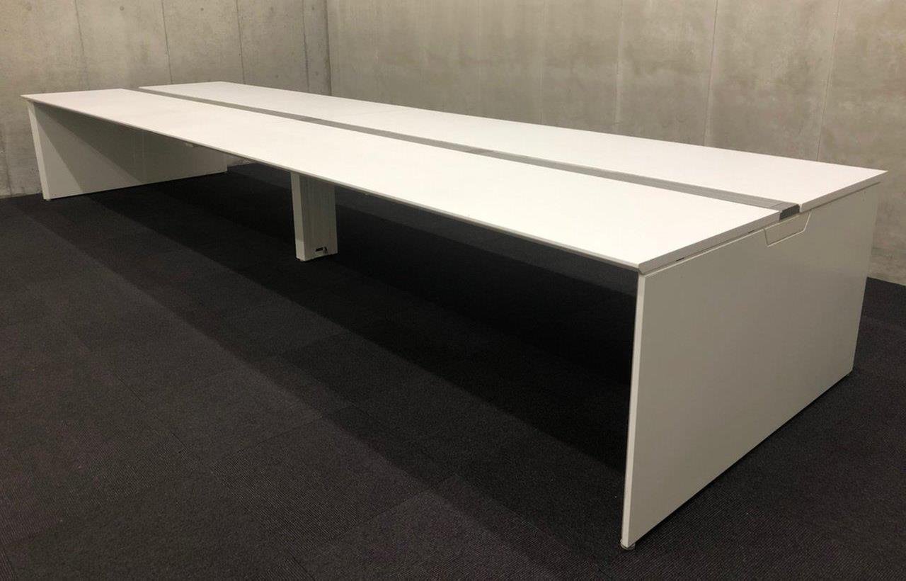 【¥86,400→¥60,500！】商品入替品により30％OFF！オカムラ（okamura）プロユニットフリーウェイ　フリアドレスデスク　■色：ホワイト　幅3600㎜（1800㎜天板×4枚）　6名仕様【β2203】
                        プロユニットフリーウェイ
                                    中古
            