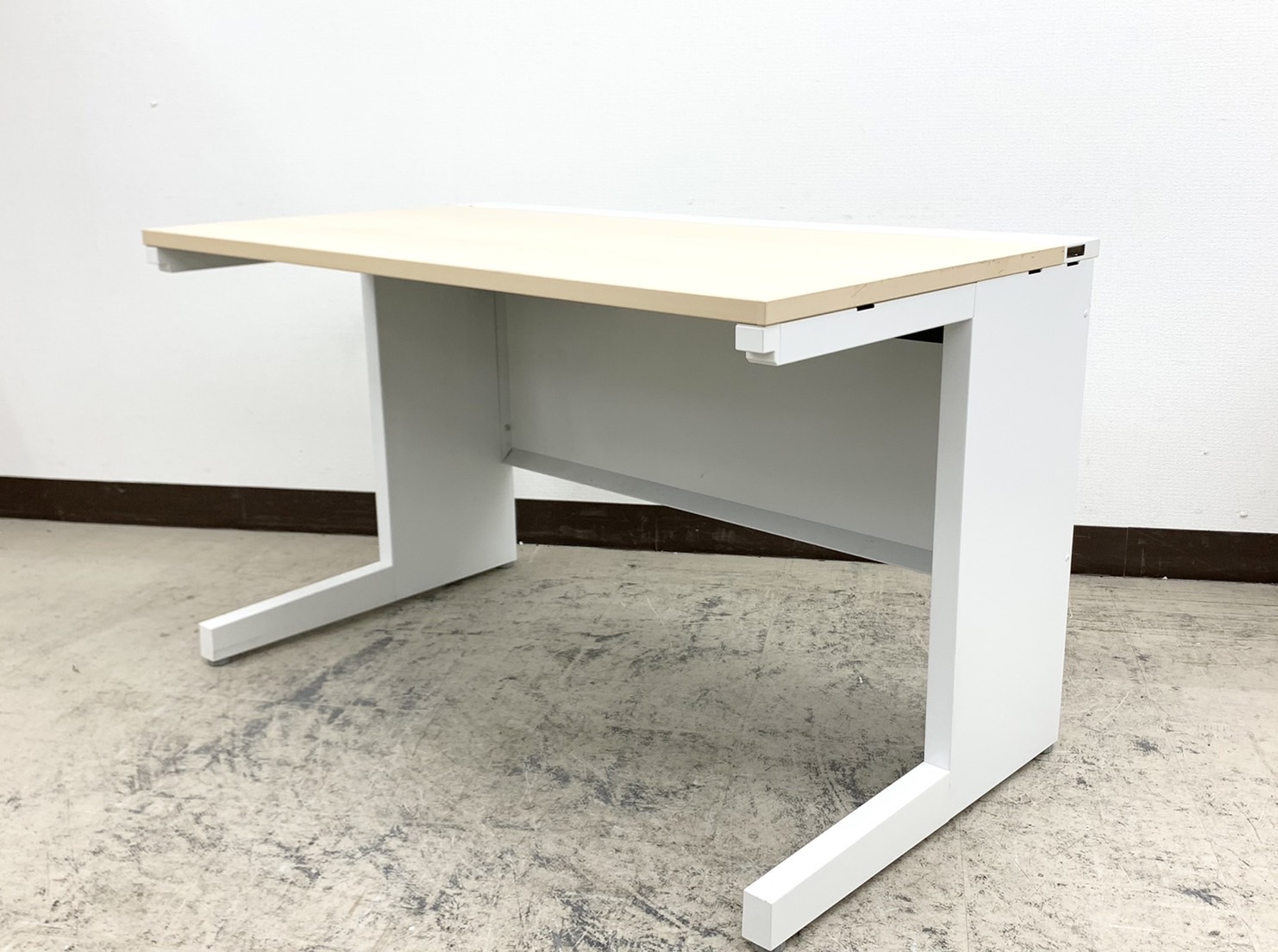 【幅1200mm】天板ナチュラル色ナイスカラースカエナシリーズ平机※引出無し仕様◆内田洋行製【RP】
                        スカエナ デスク
                                    中古
            